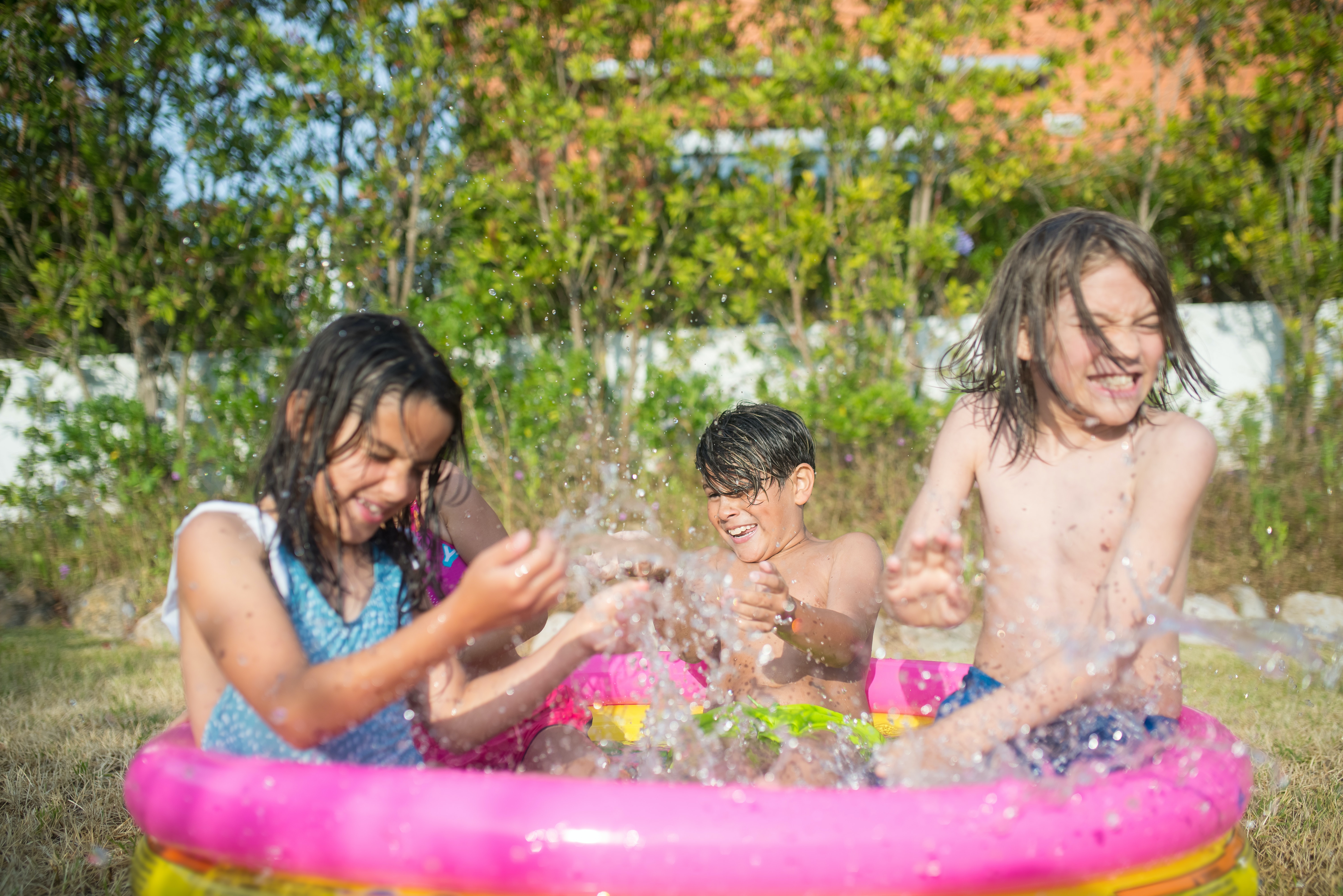 Basen w ogrodzie: Nowy wymiar relaksu i rozrywki dla całej rodziny
